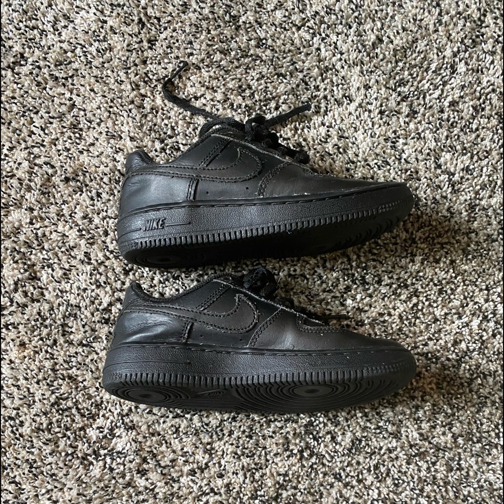 Nike low cut Air Force youth sneakers- Please read description! ☺️